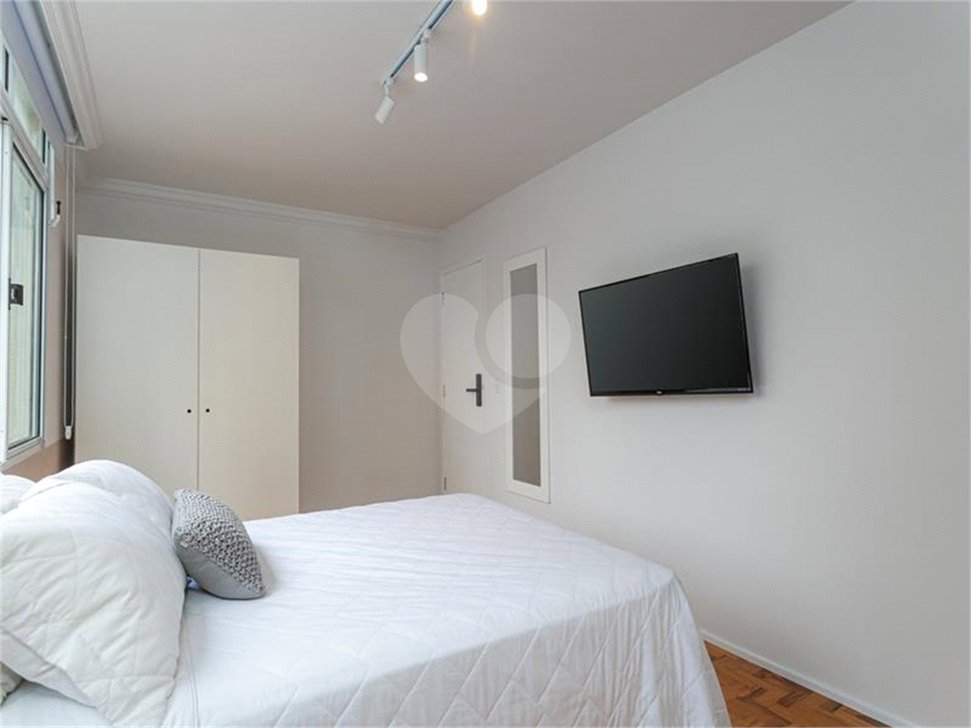 Apartamento à venda com 4 quartos, sendo 2 suítes, em Pinheiros, São Paulo, SP