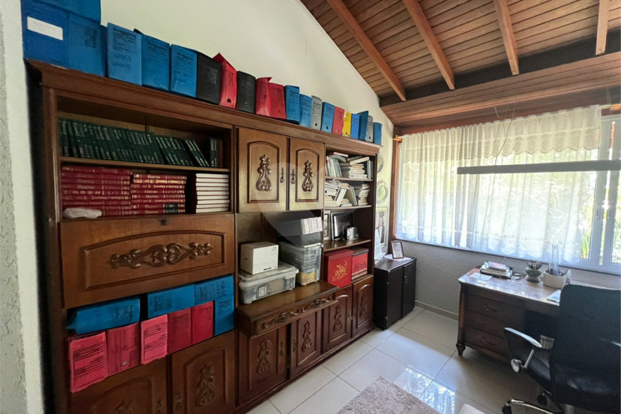 Casa à venda com 6 quartos, sendo 5 suítes, no condomínio Alpes da Cantareira, Mairiporã - SP