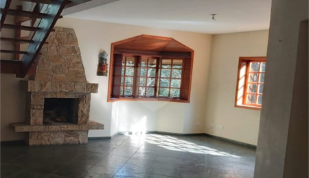 Sobrado à venda com 3 quartos, sendo 2 suítes, em Serra da Cantareira, Mairiporã, SP