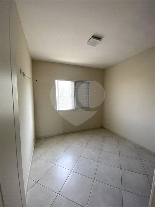 Casa à venda com 3 quartos, sendo 1 suíte, no condomínio Ana Carolina, São Paulo - SP