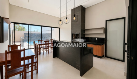 Casa à venda com 3 quartos, sendo 2 suítes, em Village do Lago, Três Lagoas, MS