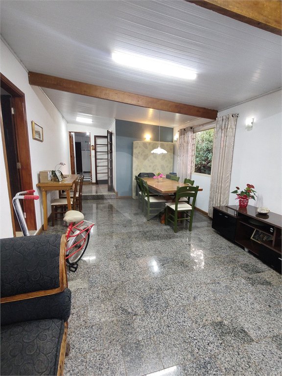 Chácara à venda com 4 quartos, sendo 1 suíte, em Vila Santa Helena, Atibaia, SP