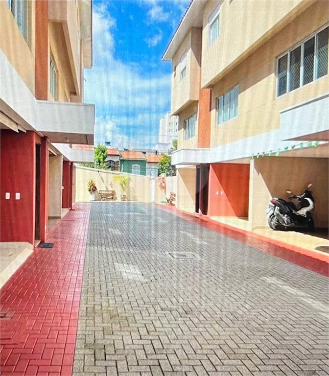 Casa à venda com 3 quartos, sendo 1 suíte, no condomínio Vila Siqueira, São Paulo - SP