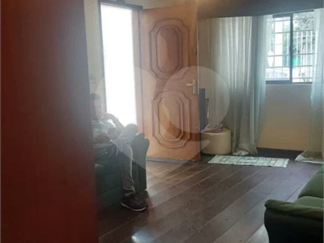 Sobrado à venda com 3 quartos, sendo 1 suíte,  em Parque Vitória, São Paulo, SP