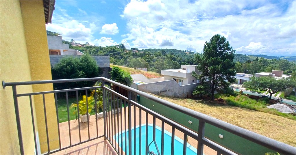 Casa à venda com 3 quartos, sendo 2 suítes, no condomínio Altos de São Roque, São Roque - SP