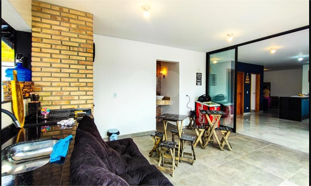 Casa à venda com 4 suítes no condomínio Residencial Vila Real, Bragança Paulista - SP