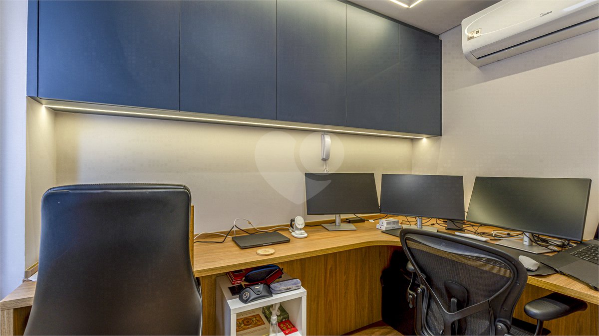 Apartamento à venda com 3 quartos, sendo 1 suíte, em Vila Uberabinha, São Paulo, SP
