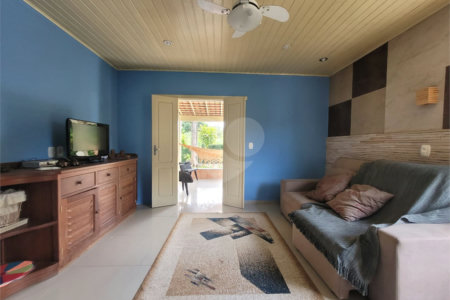 Casa à venda com 4 quartos, sendo 2 suítes, no Centro, Santa Cruz Cabrália, BA