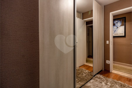 Apartamento à venda com 3 suítes em Parque Reboucas, São Paulo, SP