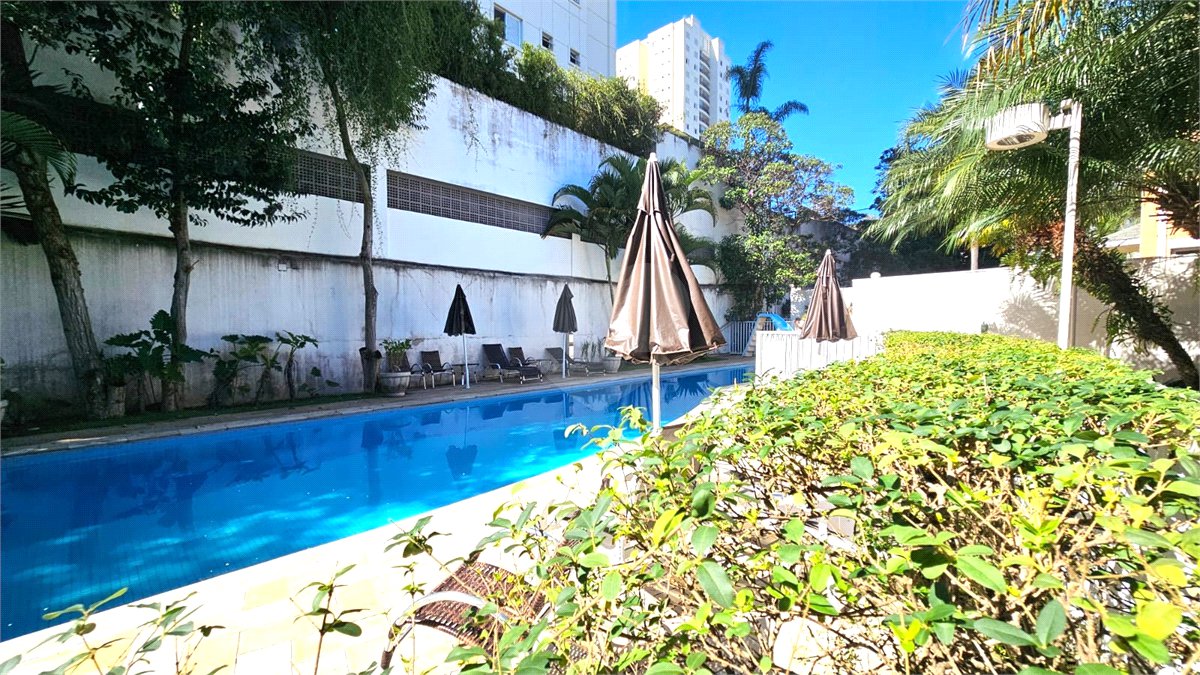 Casa à venda com 3 quartos, sendo 1 suíte, no condomínio Flora Park, São Paulo - SP