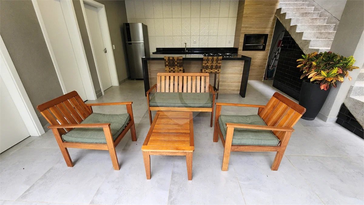 Casa à venda com 3 suítes no condomínio Via Castelli, Louveira - SP