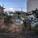 Terreno plano de 150,00 m² de área .