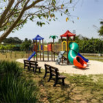 casa térrea, recém construida, 3 dormitórios sendo 1 suíte, 2 vagas de garagem, piscina e espaço gourmet