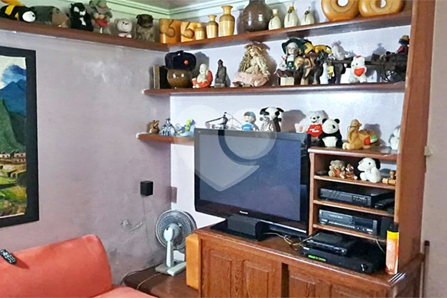 Casa à venda com 6 quartos, sendo 2 suítes, no condomínio Associação Reserva das Hortênsias, Mairiporã - SP