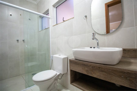 Casa à venda com 3 quartos, sendo 1 suíte, no condomínio Vilaregio, São Roque - SP