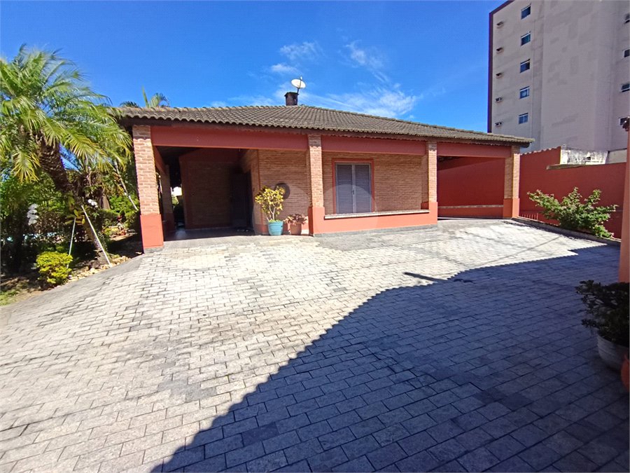 Casa à venda com 3 quartos, sendo 2 suítes,  em Vila Mogilar, Mogi das Cruzes, SP