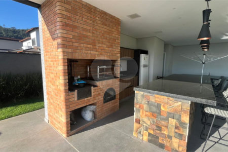 Casa à venda com 4 suítes no condomínio Porto Atibaia, Atibaia - SP