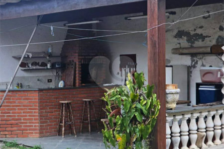 Casa Térrea à venda com 3 quartos, sendo 1 suíte, no Centro, Poá, SP
