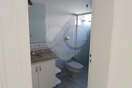 Casa à venda com 4 quartos, sendo 2 suítes, no condomínio Flamboyant, Atibaia - SP