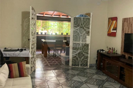Casa à venda com 3 quartos, sendo 1 suíte, em Jardim Pinheiros, São Paulo, SP