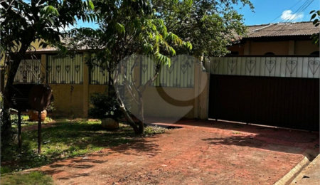 Sobrado à venda com 6 quartos, sendo 1 suíte,  no Centro, Ponta Porã, MS