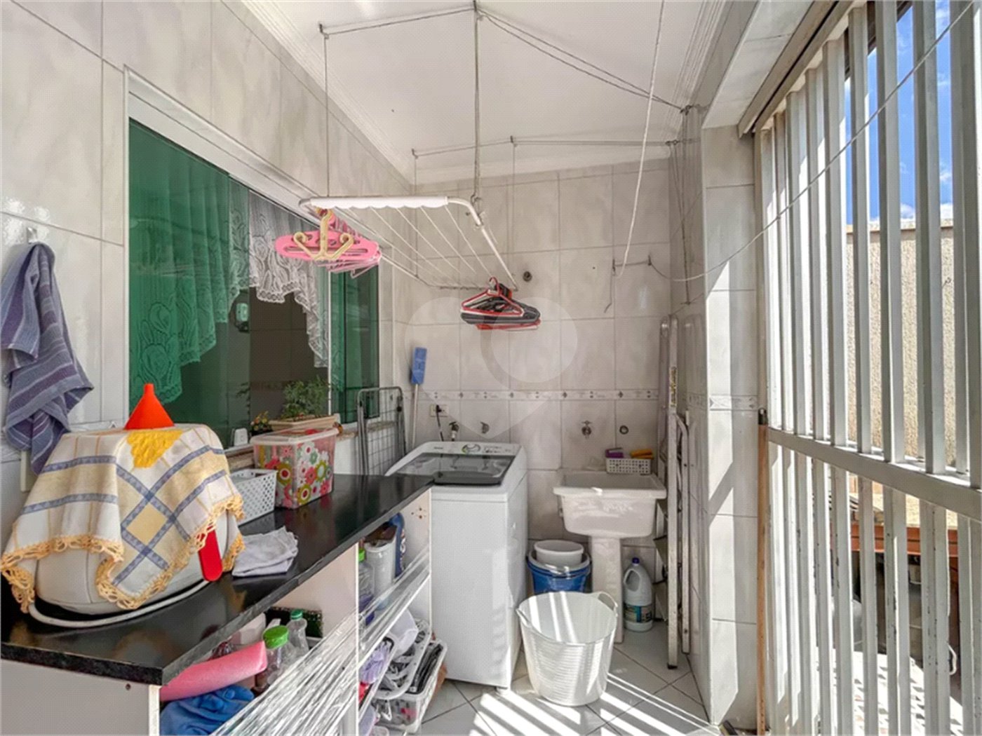 Sobrado à venda com 3 quartos, sendo 1 suíte, em Vila Mangalot, São Paulo, SP