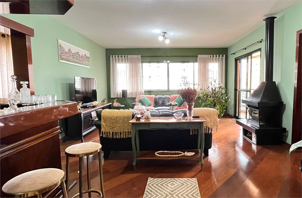 Apartamento à venda com 3 suítes em Moema, São Paulo, SP