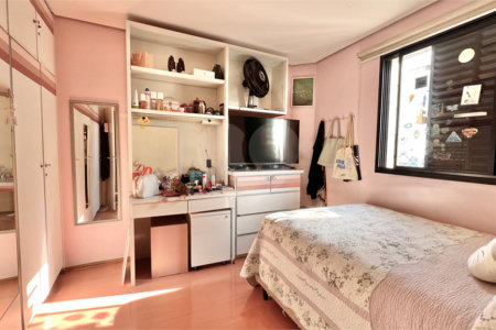 Apartamento à venda com 4 quartos, sendo 1 suíte, em Vila Mariana, São Paulo, SP