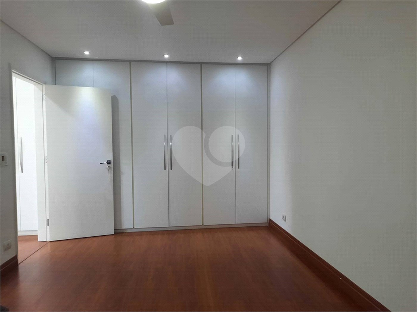 Sobrado à venda com 3 quartos, sendo 1 suíte, em City Campo Grande, São Paulo, SP