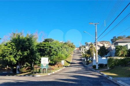 Casa à venda com 4 suítes no condomínio Osato, Atibaia - SP