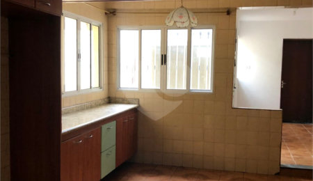 Sobrado à venda com 3 quartos, sendo 1 suíte,  no Centro, Mairiporã, SP