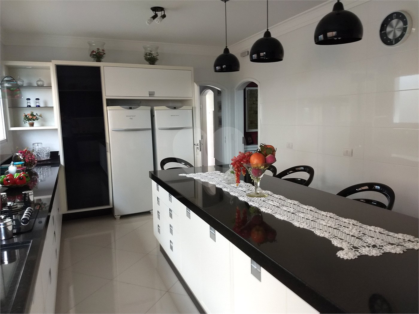 Casa Térrea à venda ou para alugar com 4 suítes em Horto, São Paulo, SP