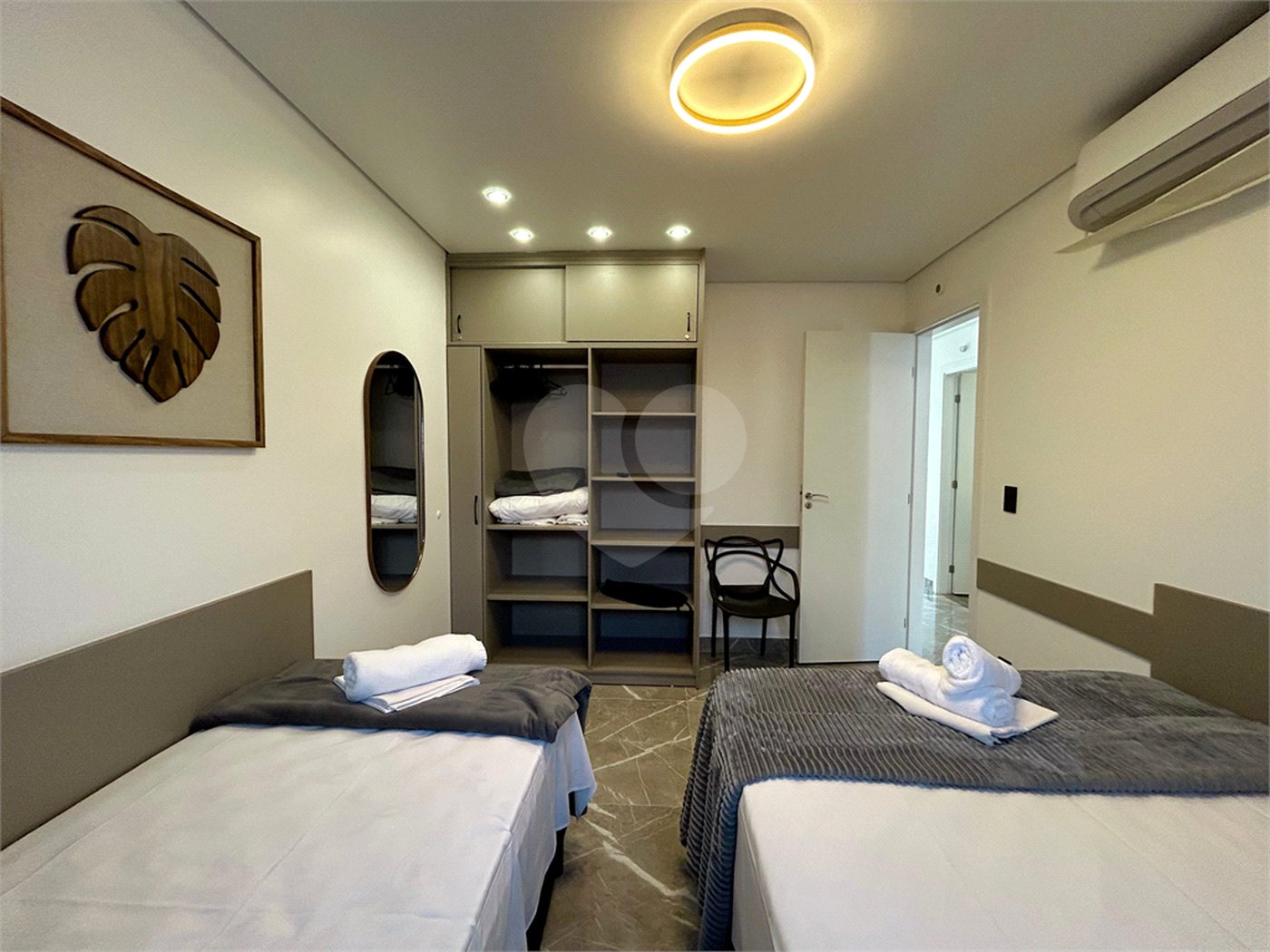 Apartamento à venda com 2 quartos, sendo 1 suíte, em Taperapuan, Porto Seguro, BA