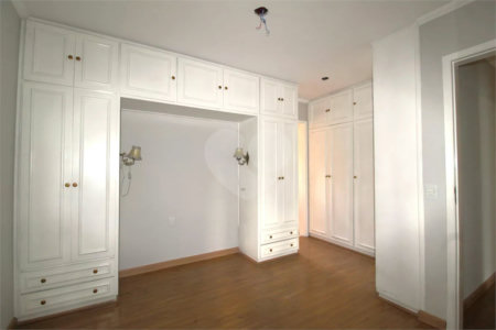 Apartamento à venda com 3 quartos, sendo 1 suíte,  em Vila Uberabinha, São Paulo, SP