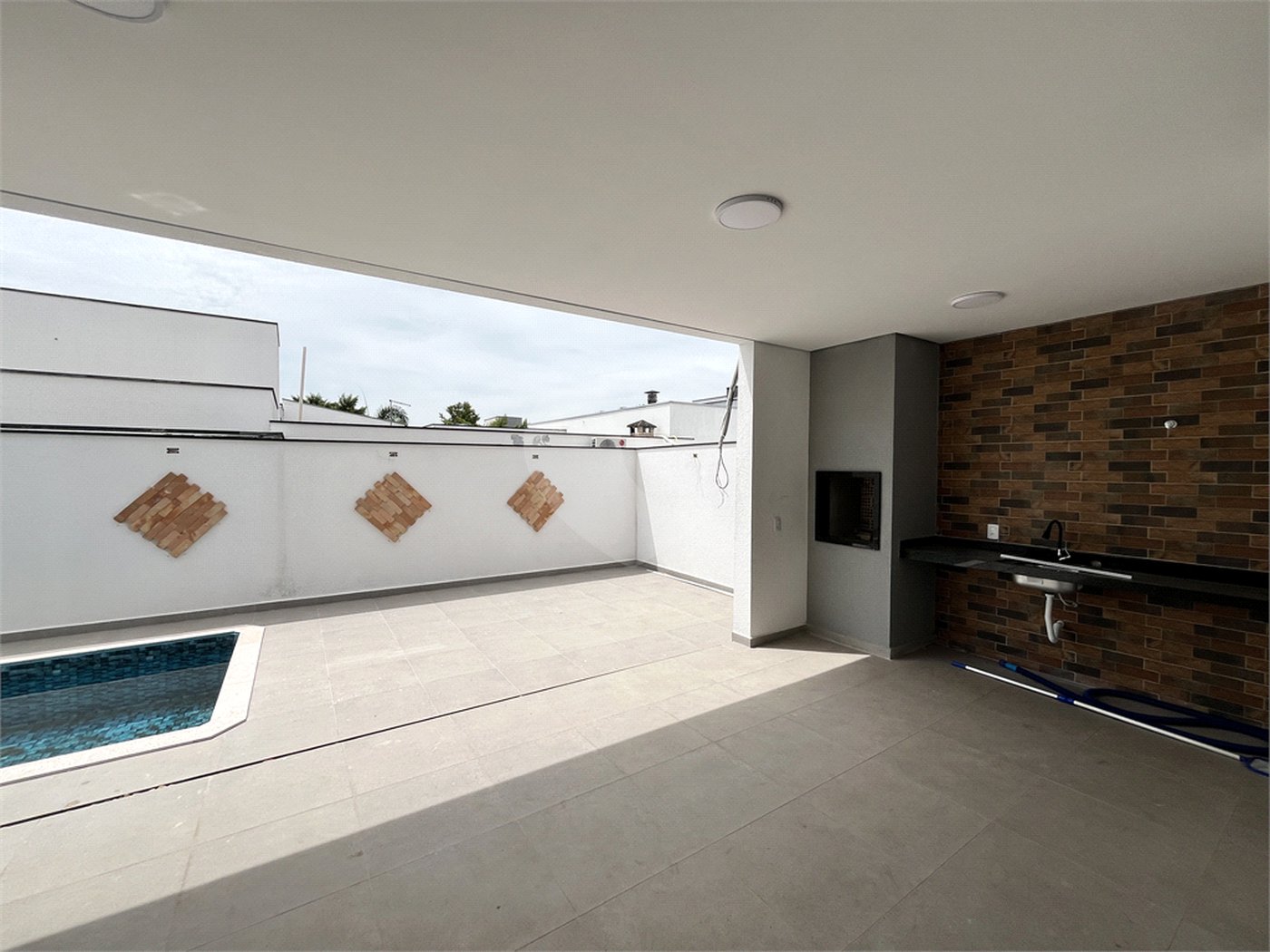 Casa à venda com 3 suítes no condomínio Terras de São Francisco, Sorocaba - SP