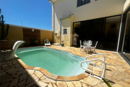 Casa à venda com 4 quartos, sendo 2 suítes, em Vila Nastri, Itapetininga, SP