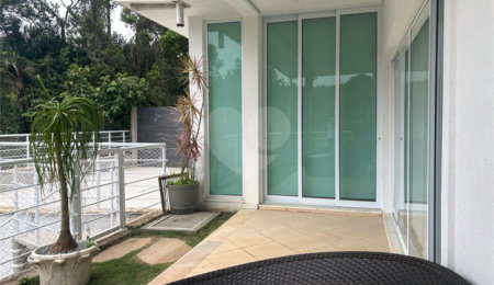 Casa à venda com 4 quartos, sendo 3 suítes, no condomínio Parque Itatiaia, Mairiporã - SP