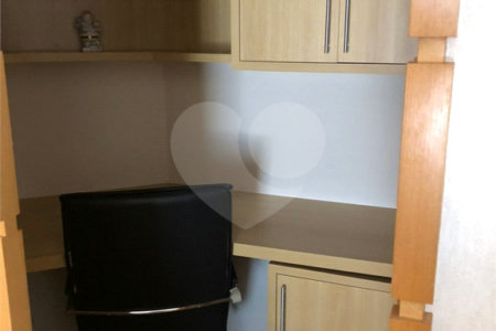 Apartamento à venda com 3 quartos, sendo 1 suíte,  em Bosque da Saúde, São Paulo, SP