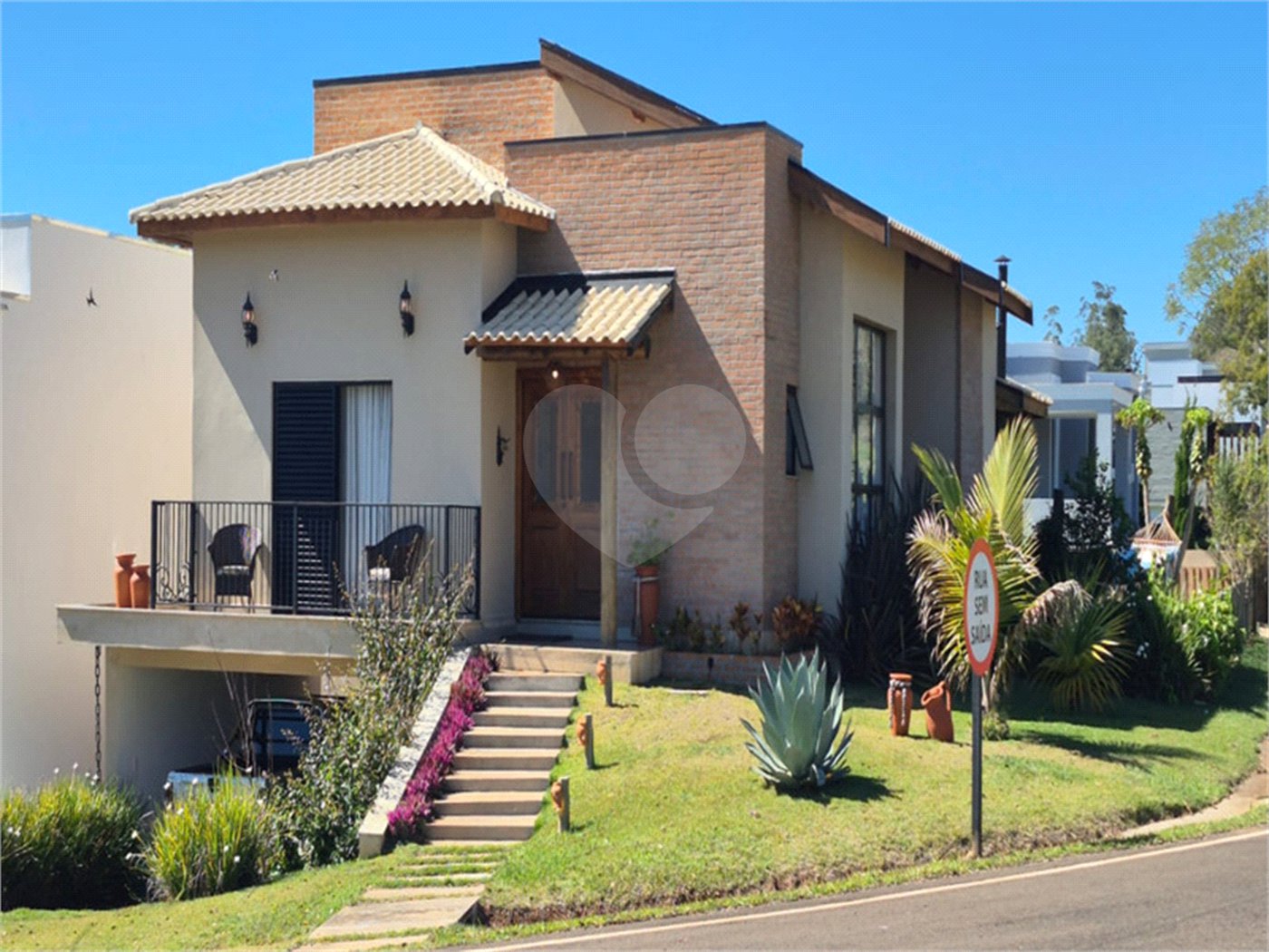 Casa à venda com 4 quartos, sendo 2 suítes,  no condomínio Riviera de Santa Cristina XIII, Paranapanema - SP