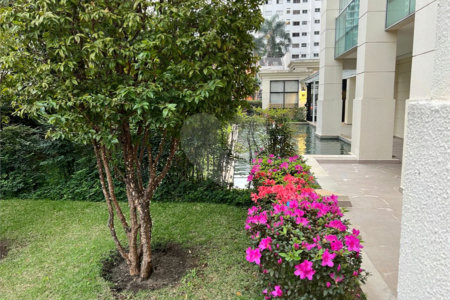 Apartamento à venda com 3 suítes em Campo Belo, São Paulo, SP