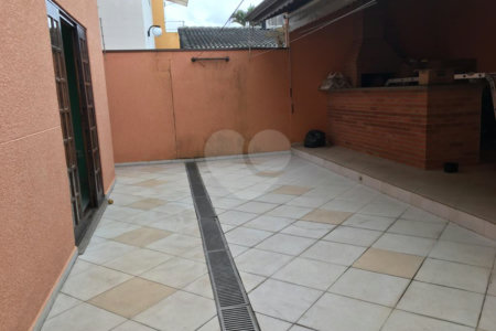 Casa à venda com 4 quartos, sendo 2 suítes,  em Vila Oliveira, Mogi das Cruzes, SP