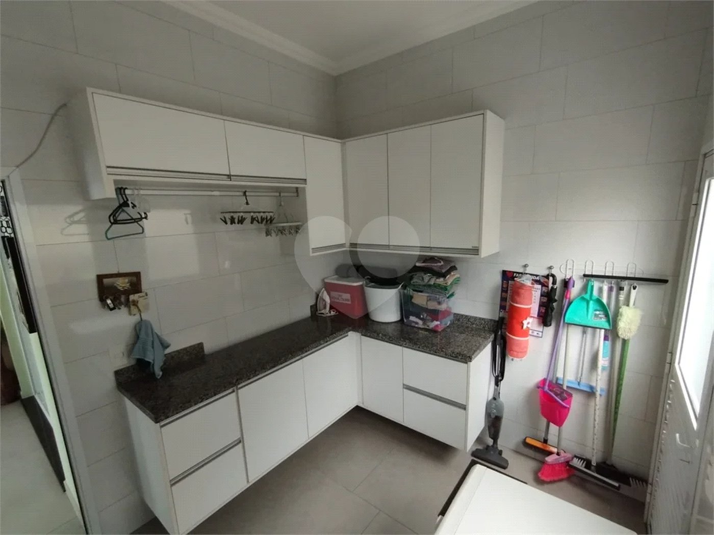 Casa à venda com 5 quartos, sendo 3 suítes, no condomínio Ibiaram 1, Itupeva - SP
