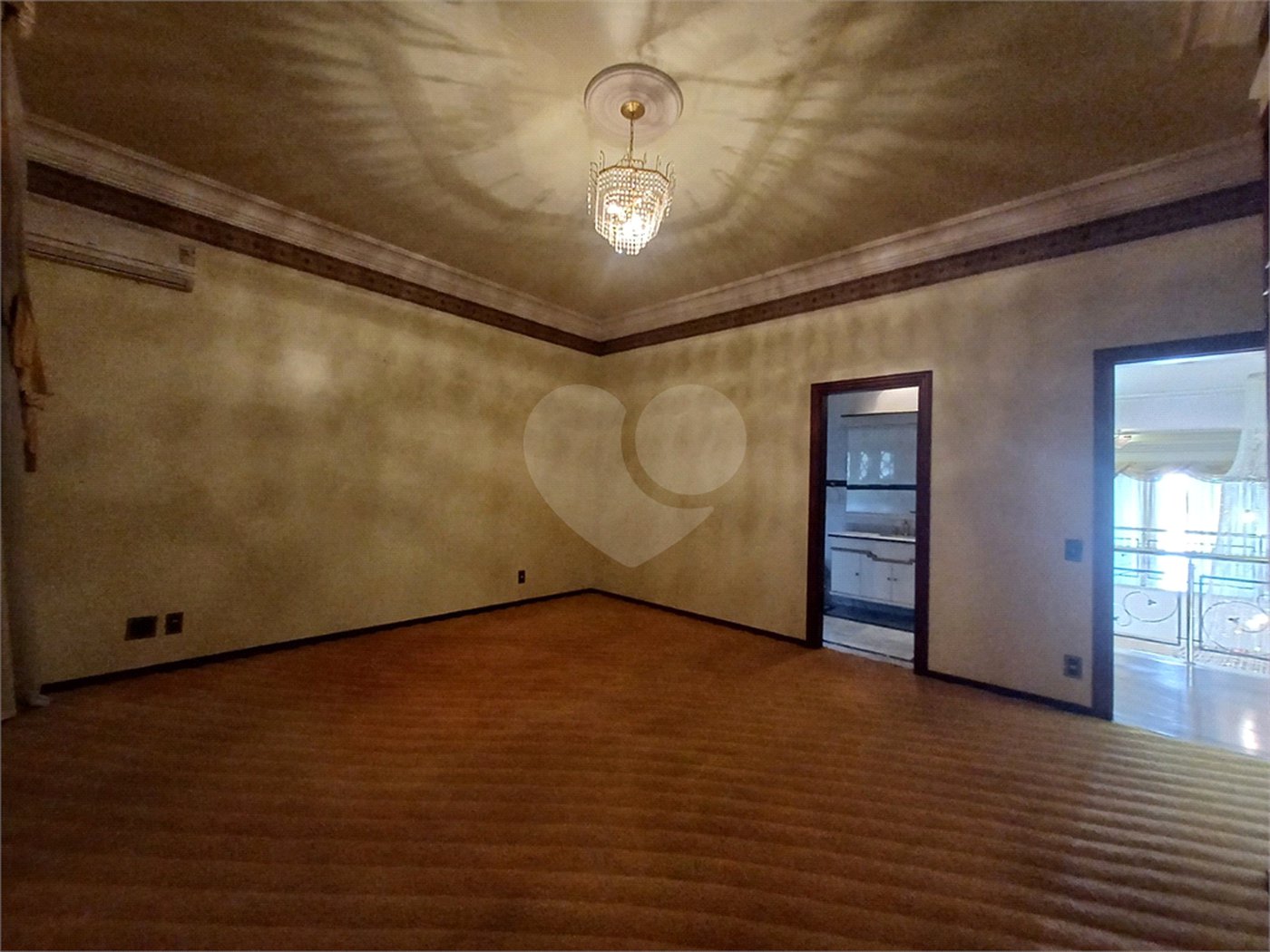 Casa à venda com 6 suítes no condomínio Portal da Raposo, Sorocaba - SP