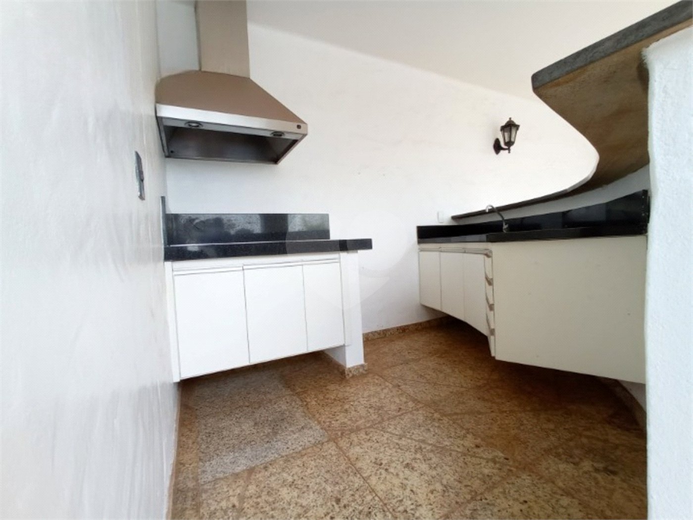 Casa térrea no Condomínio Faber I.