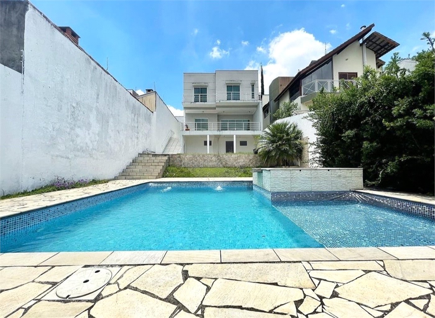 Sobrado à venda com 4 suítes em Vila Oliveira, Mogi das Cruzes, SP