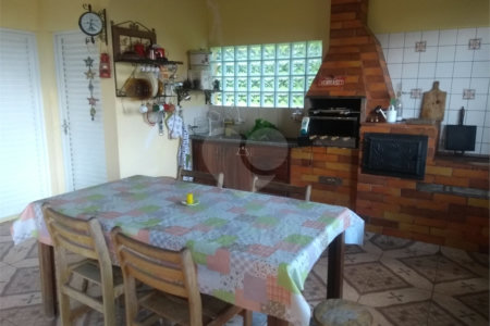 Chácara à venda com 4 quartos, sendo 1 suíte, em Bairro dos Pires, Extrema, MG