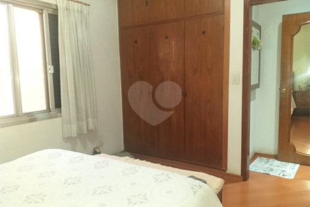 Casa à venda com 3 quartos, sendo 1 suíte, em Santo Amaro, São Paulo, SP