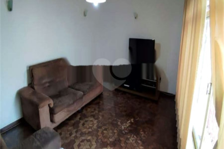 Sobrado à venda com 4 quartos, sendo 1 suíte, em Vila Constança, São Paulo, SP