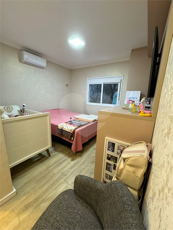 Casa à venda com 3 quartos, sendo 1 suíte, no condomínio Residencial Vegas, São Paulo - SP
