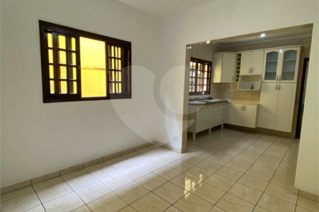 Sobrado à venda com 3 quartos, sendo 1 suíte, em Vila dos Remédios, São Paulo, SP
